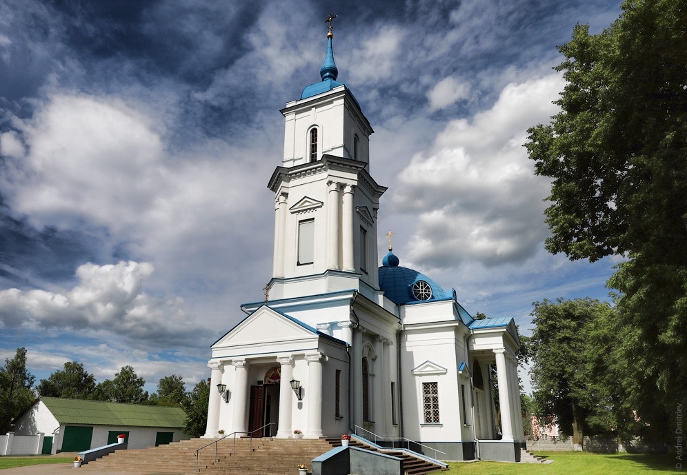 Крестовоздвиженский костел в Шарковщине фото