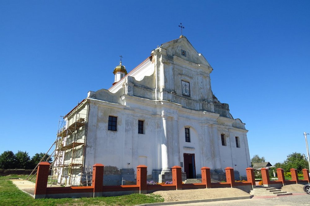 Крестовоздвиженский костел в Шарковщине фото